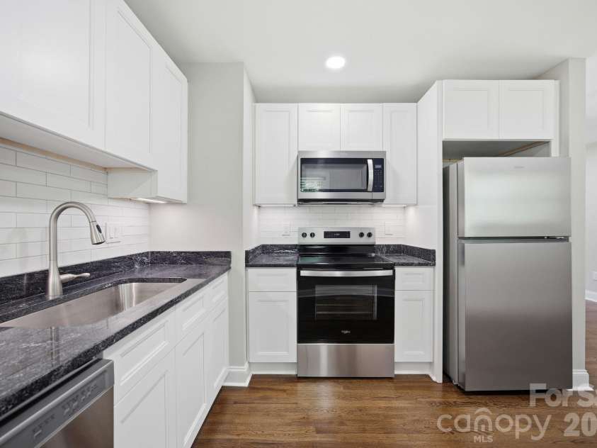 413 Mclelland Avenue, Mooresville, NC 28115.  MLS# CAR4379250, YatesRealty ID 29214. 