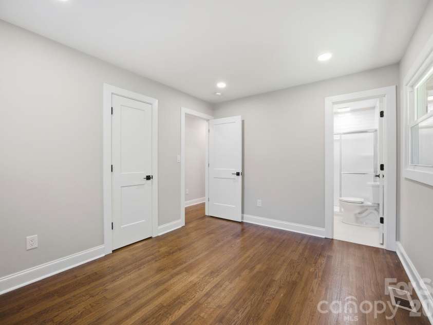 413 Mclelland Avenue, Mooresville, NC 28115.  MLS# CAR4379250, YatesRealty ID 29214. 