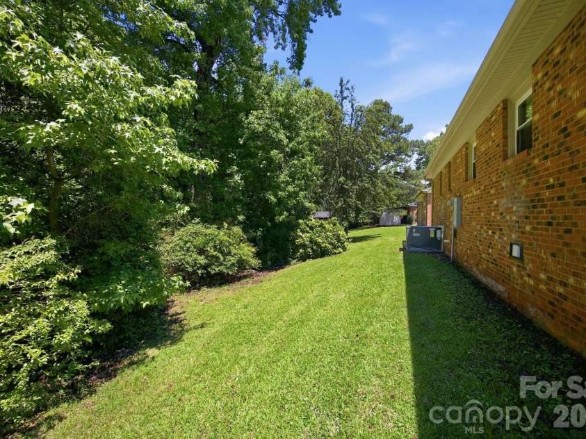 413 Mclelland Avenue, Mooresville, NC 28115.  MLS# CAR4379250, YatesRealty ID 29214. 
