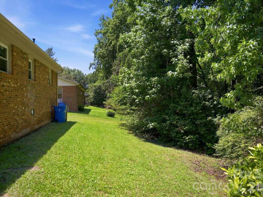413 Mclelland Avenue, Mooresville, NC 28115.  MLS# CAR4379250, YatesRealty ID 29214. 