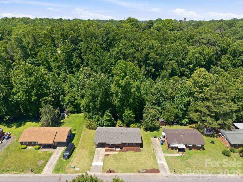 413 Mclelland Avenue, Mooresville, NC 28115.  MLS# CAR4379250, YatesRealty ID 29214. 