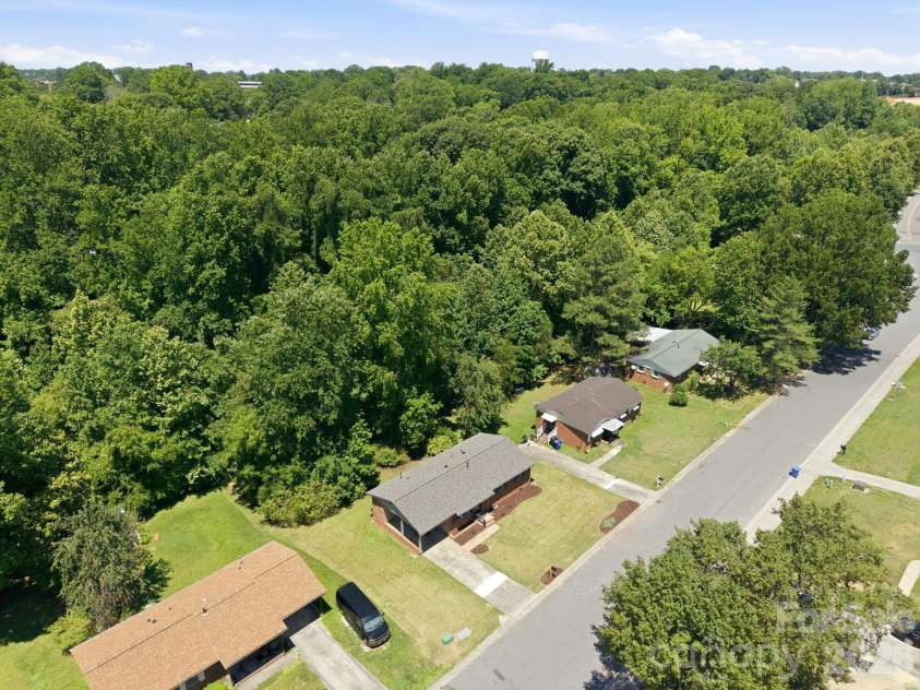 413 Mclelland Avenue, Mooresville, NC 28115.  MLS# CAR4379250, YatesRealty ID 29214. 