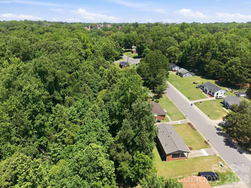 413 Mclelland Avenue, Mooresville, NC 28115.  MLS# CAR4379250, YatesRealty ID 29214. 