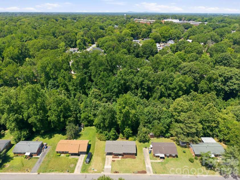 413 Mclelland Avenue, Mooresville, NC 28115.  MLS# CAR4379250, YatesRealty ID 29214. 