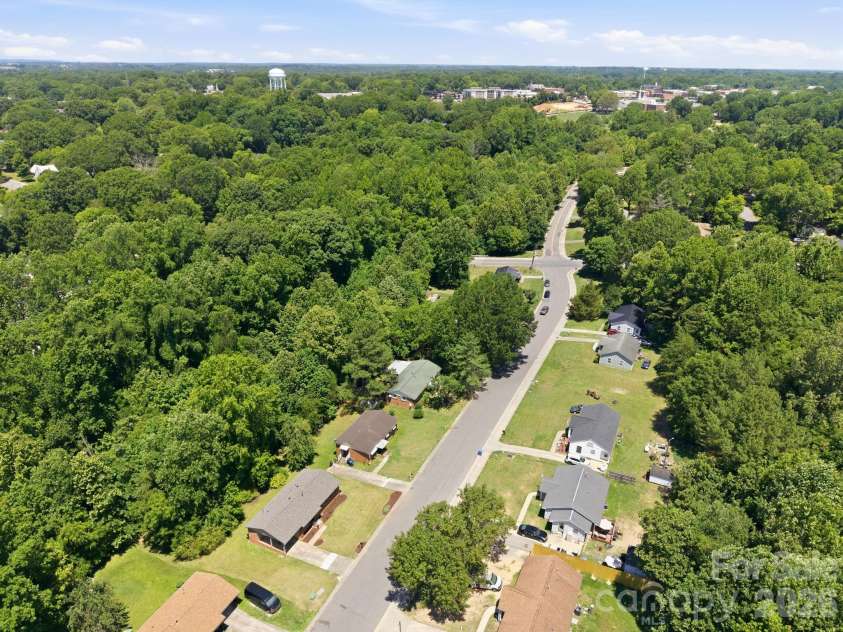 413 Mclelland Avenue, Mooresville, NC 28115.  MLS# CAR4379250, YatesRealty ID 29214. 