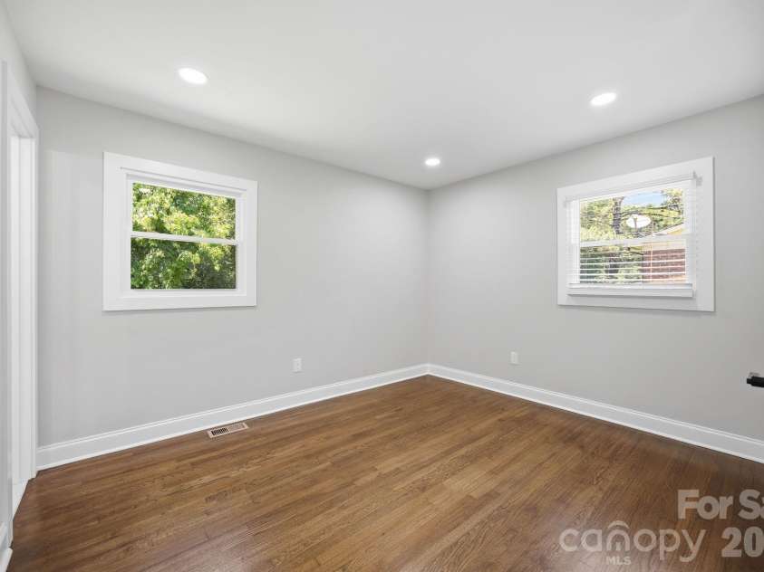413 Mclelland Avenue, Mooresville, NC 28115.  MLS# CAR4379250, YatesRealty ID 29214. Beautiful Primary Suite