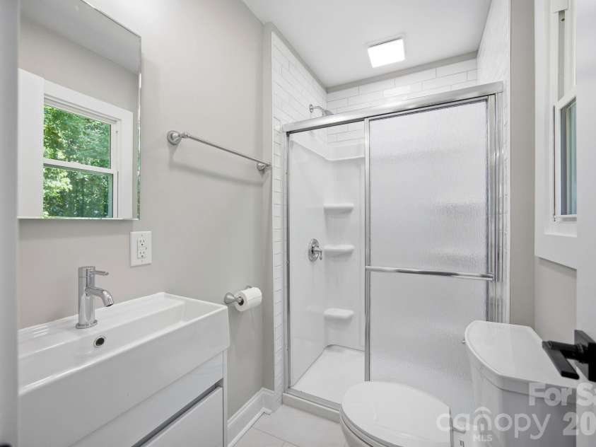 413 Mclelland Avenue, Mooresville, NC 28115.  MLS# CAR4379250, YatesRealty ID 29214. Primary Bath