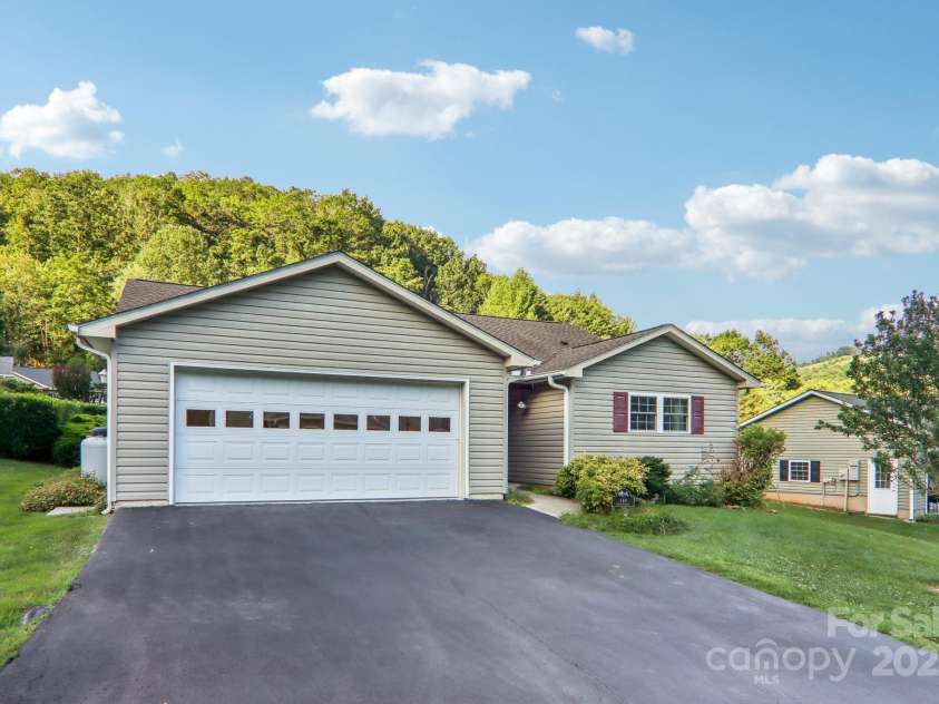 110 Pinellas Lane, Waynesville, NC 28785.  MLS# CAR4282564, YatesRealty ID 29215. 