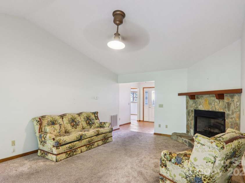 110 Pinellas Lane, Waynesville, NC 28785.  MLS# CAR4282564, YatesRealty ID 29215. 