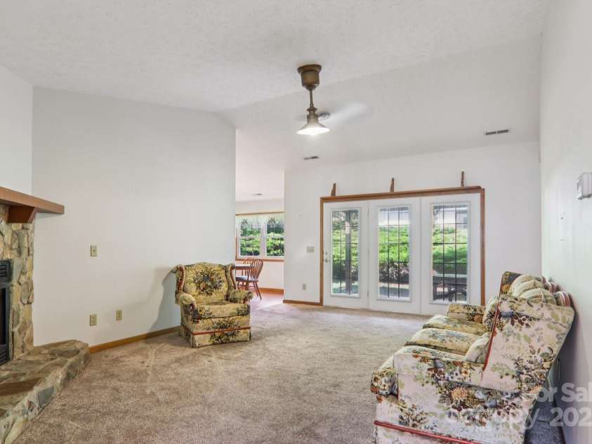 110 Pinellas Lane, Waynesville, NC 28785.  MLS# CAR4282564, YatesRealty ID 29215. 