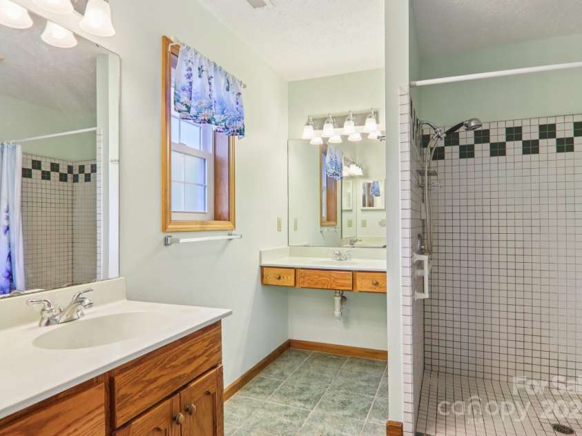 110 Pinellas Lane, Waynesville, NC 28785.  MLS# CAR4282564, YatesRealty ID 29215. 