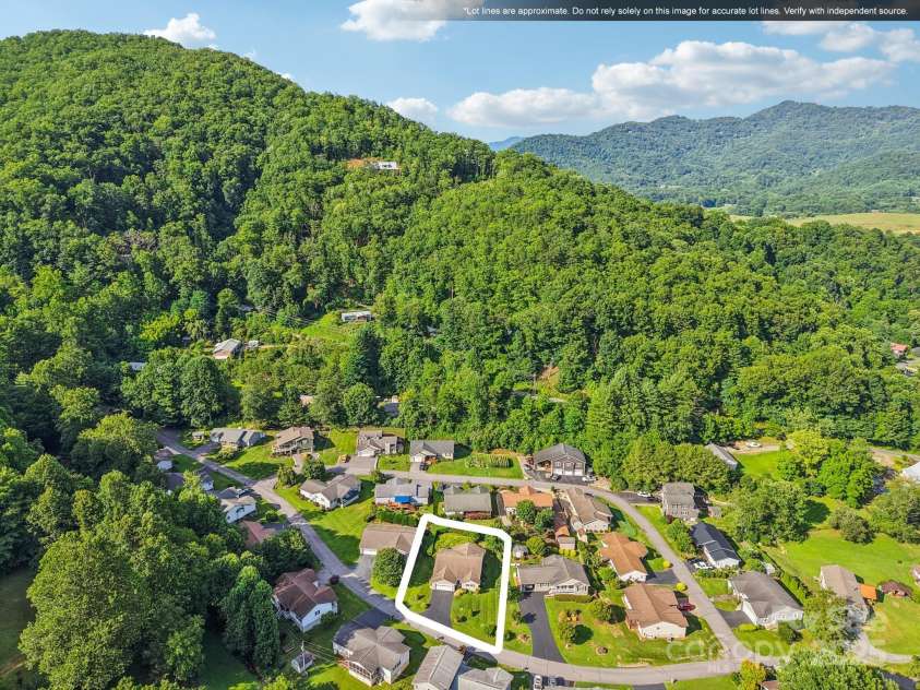 110 Pinellas Lane, Waynesville, NC 28785.  MLS# CAR4282564, YatesRealty ID 29215. 
