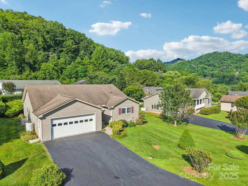 110 Pinellas Lane, Waynesville, NC 28785.  MLS# CAR4282564, YatesRealty ID 29215. 