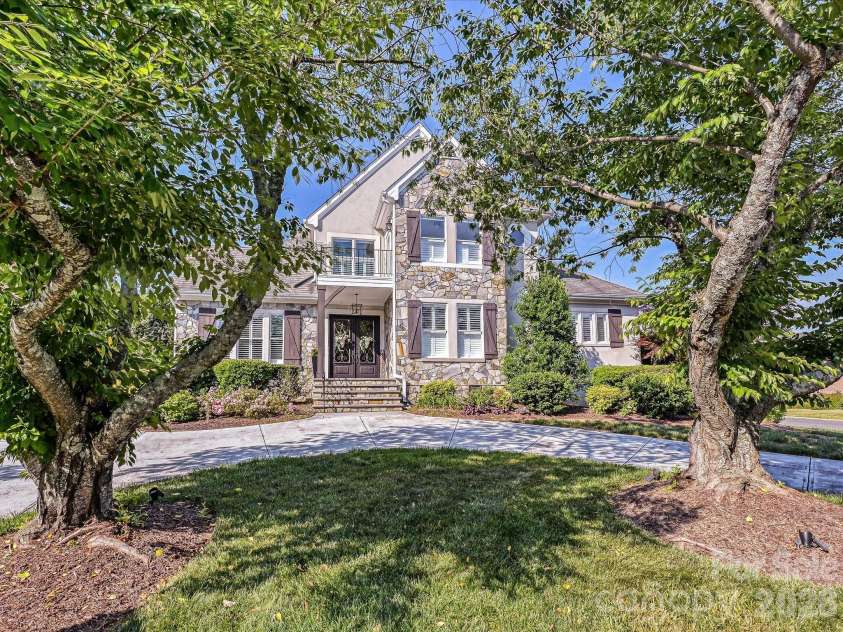 17626 Spinnakers Reach Drive, Cornelius, NC 28031.  MLS# CAR4384271, YatesRealty ID 29216. 