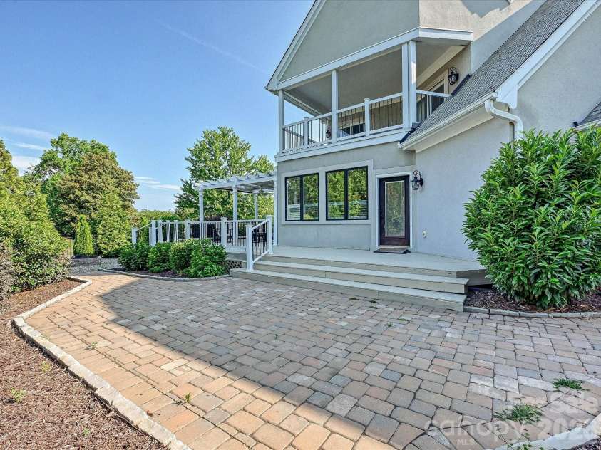 17626 Spinnakers Reach Drive, Cornelius, NC 28031.  MLS# CAR4384271, YatesRealty ID 29216. 