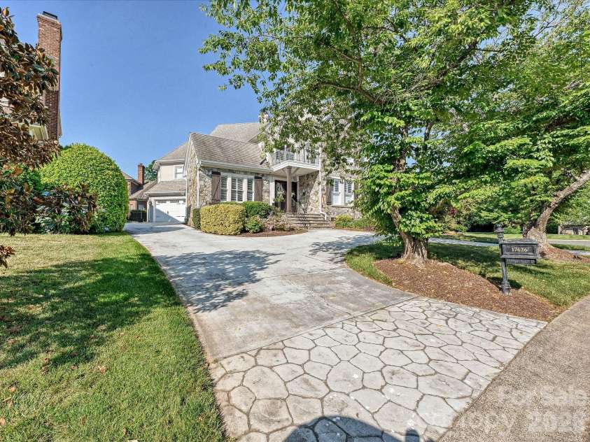17626 Spinnakers Reach Drive, Cornelius, NC 28031.  MLS# CAR4384271, YatesRealty ID 29216. 