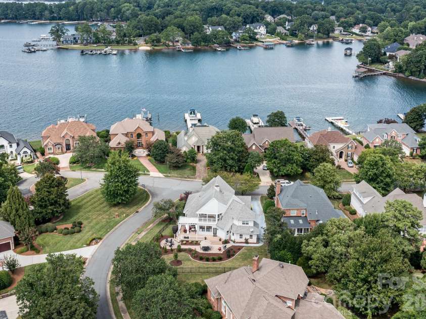 17626 Spinnakers Reach Drive, Cornelius, NC 28031.  MLS# CAR4384271, YatesRealty ID 29216. 