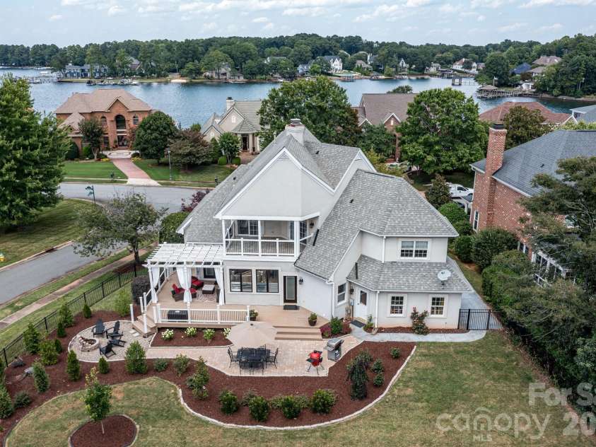 17626 Spinnakers Reach Drive, Cornelius, NC 28031.  MLS# CAR4384271, YatesRealty ID 29216. 