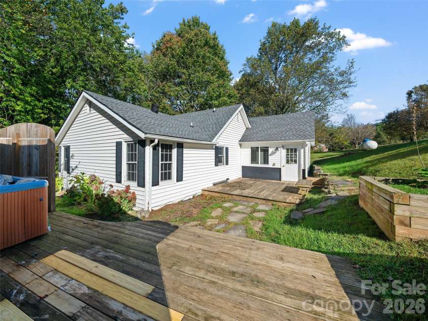 370 Bear Creek Church Road, Bakersville, NC 28705.  MLS# CAR4391830, YatesRealty ID 29218. 