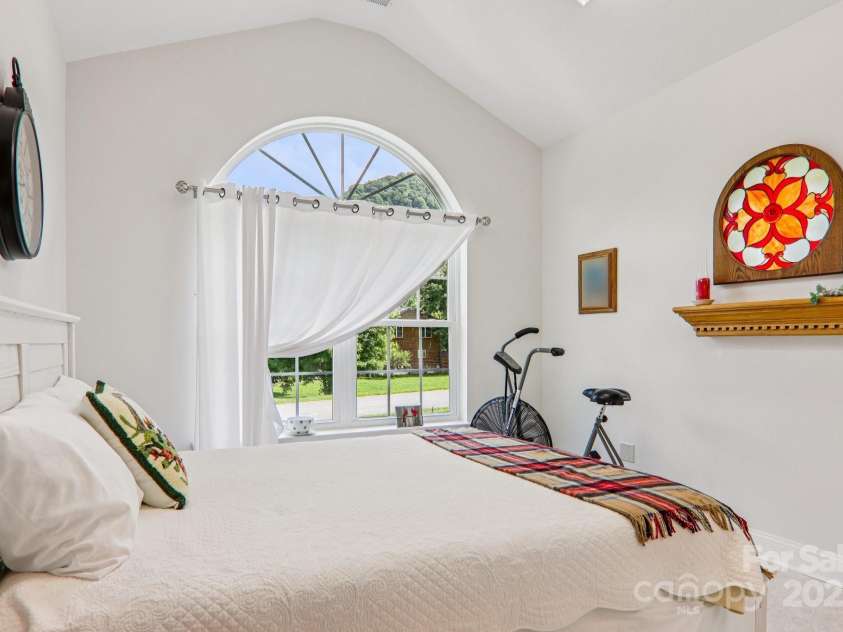 8 Amos Court, Maggie Valley, NC 28751.  MLS# CAR4275177, YatesRealty ID 29219. 