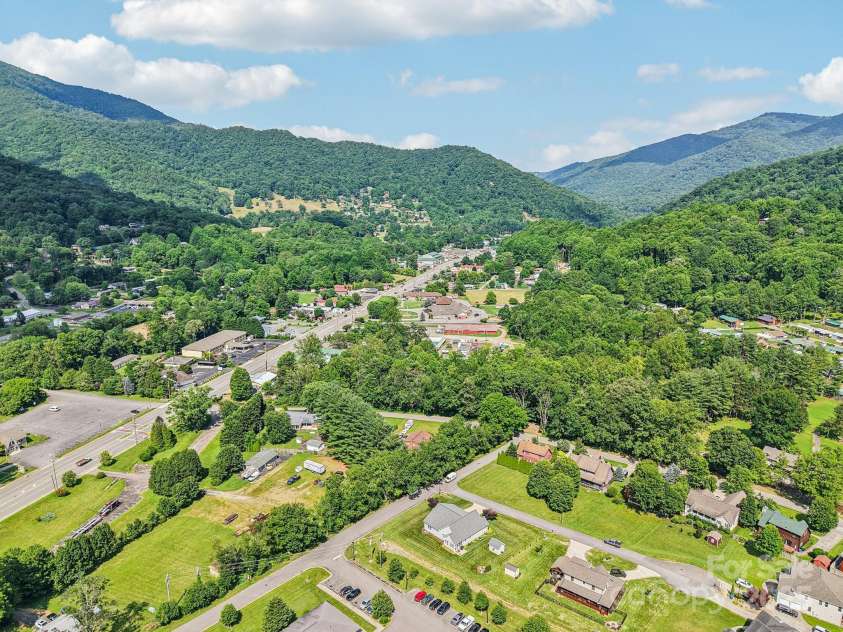 8 Amos Court, Maggie Valley, NC 28751.  MLS# CAR4275177, YatesRealty ID 29219. 