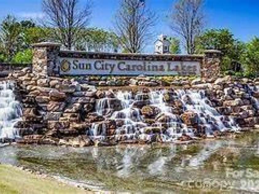 8036 Crater Lake Drive, Fort Mill, SC 29707.  MLS# CAR4390764, YatesRealty ID 29219. 