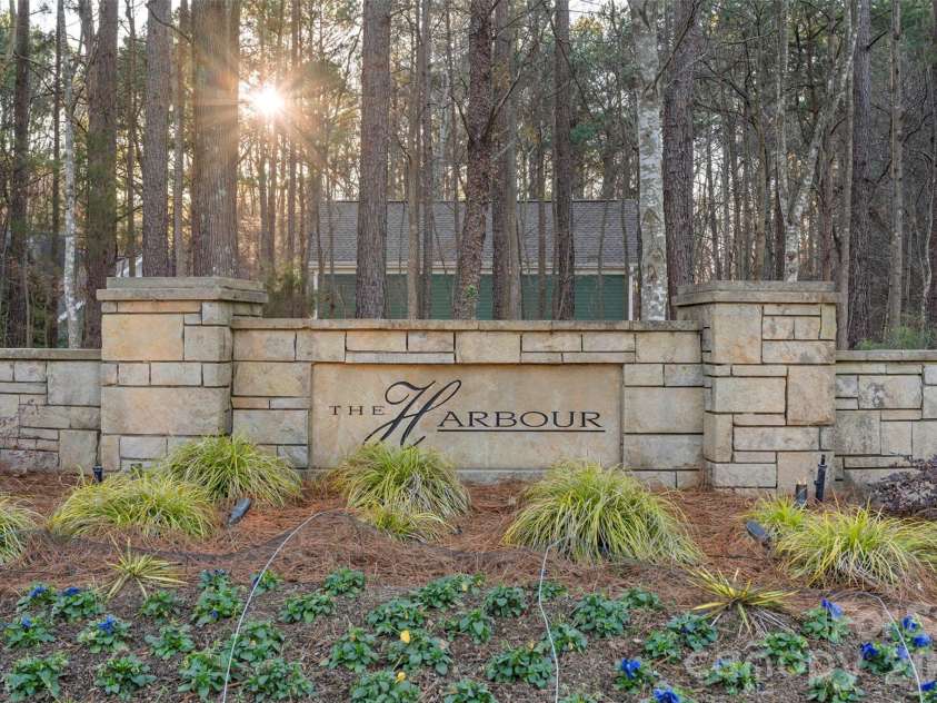 123 Wildiris Drive, Mooresville, NC 28117.  MLS# CAR4334938, YatesRealty ID 2922. 