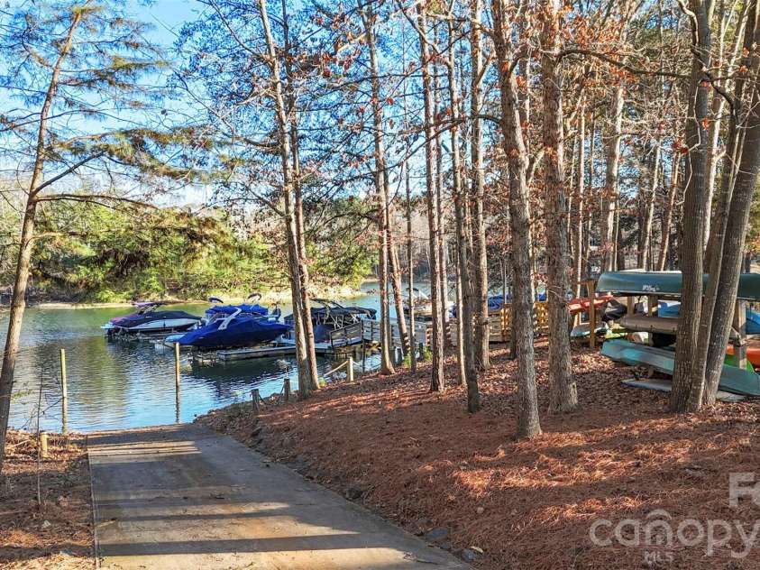 123 Wildiris Drive, Mooresville, NC 28117.  MLS# CAR4334938, YatesRealty ID 2922. 