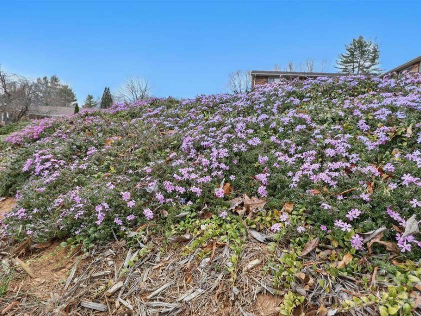 114 Falling Waters Road, Hendersonville, NC 28792.  MLS# CAR4390548, YatesRealty ID 29220. 