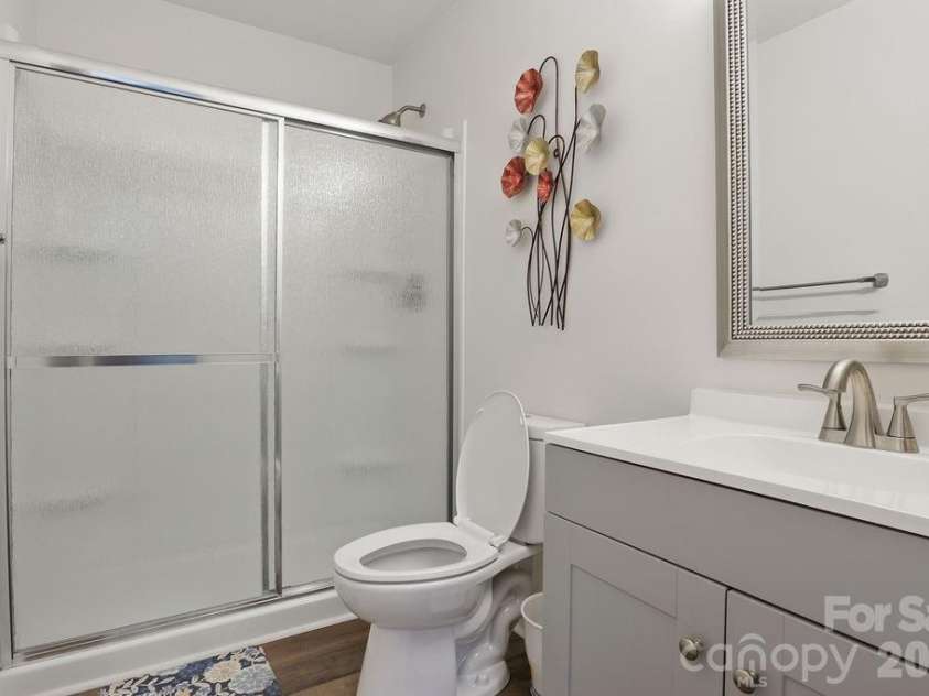 114 Falling Waters Road, Hendersonville, NC 28792.  MLS# CAR4390548, YatesRealty ID 29220. Hall bath with walk-in