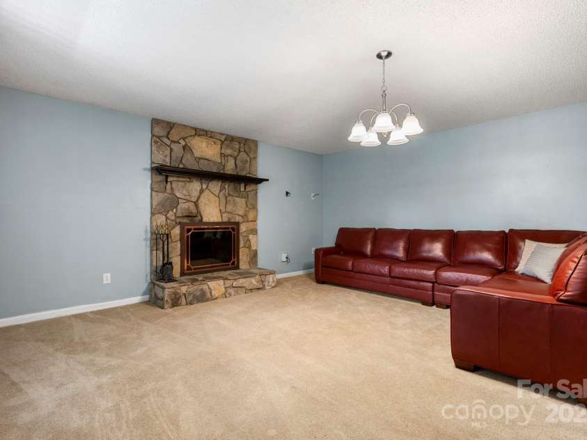 1776 Castlewood Court, Hickory, NC 28602.  MLS# CAR4286898, YatesRealty ID 29221. 