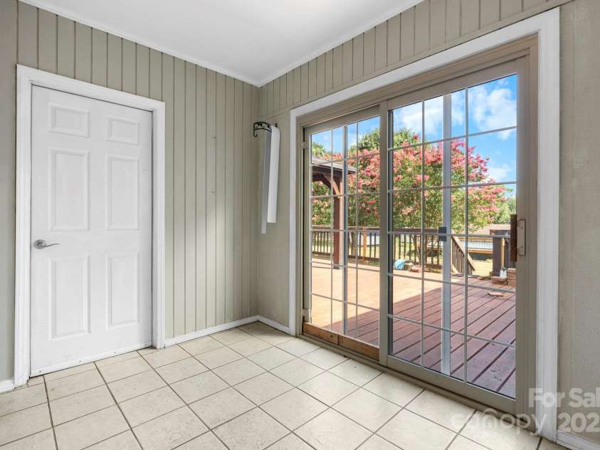 1776 Castlewood Court, Hickory, NC 28602.  MLS# CAR4286898, YatesRealty ID 29221. 