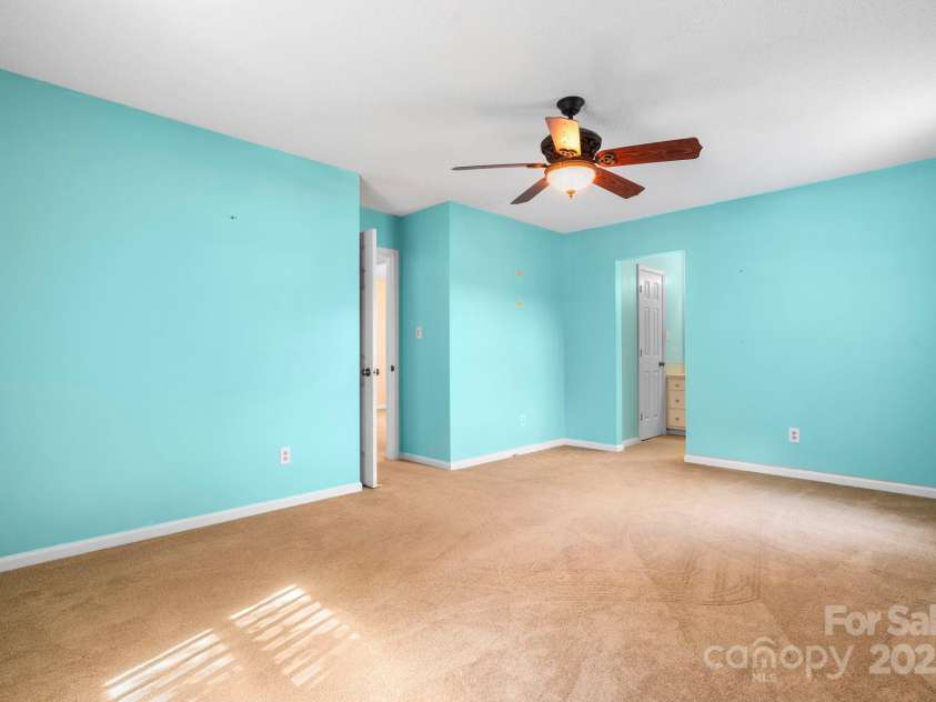 1776 Castlewood Court, Hickory, NC 28602.  MLS# CAR4286898, YatesRealty ID 29221. 