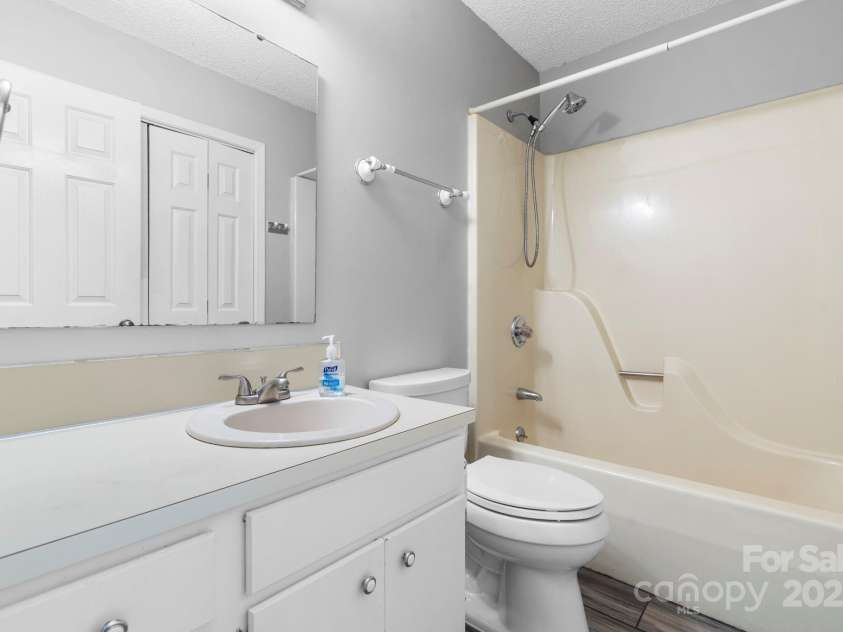 1776 Castlewood Court, Hickory, NC 28602.  MLS# CAR4286898, YatesRealty ID 29221. 