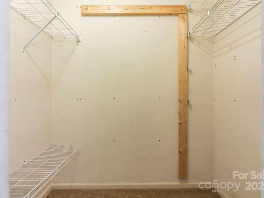 1776 Castlewood Court, Hickory, NC 28602.  MLS# CAR4286898, YatesRealty ID 29221. 