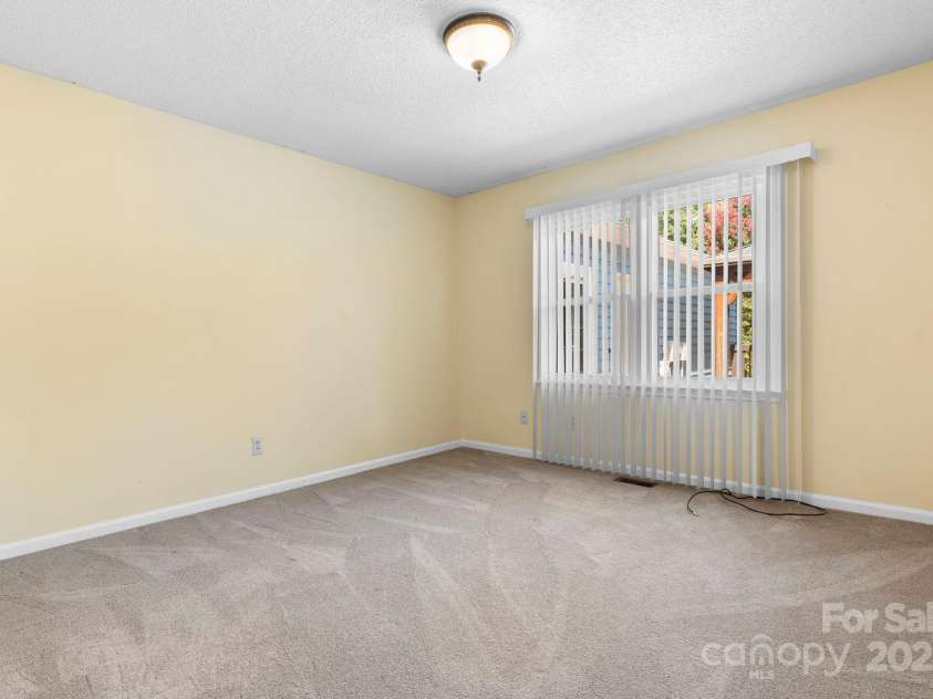 1776 Castlewood Court, Hickory, NC 28602.  MLS# CAR4286898, YatesRealty ID 29221. 