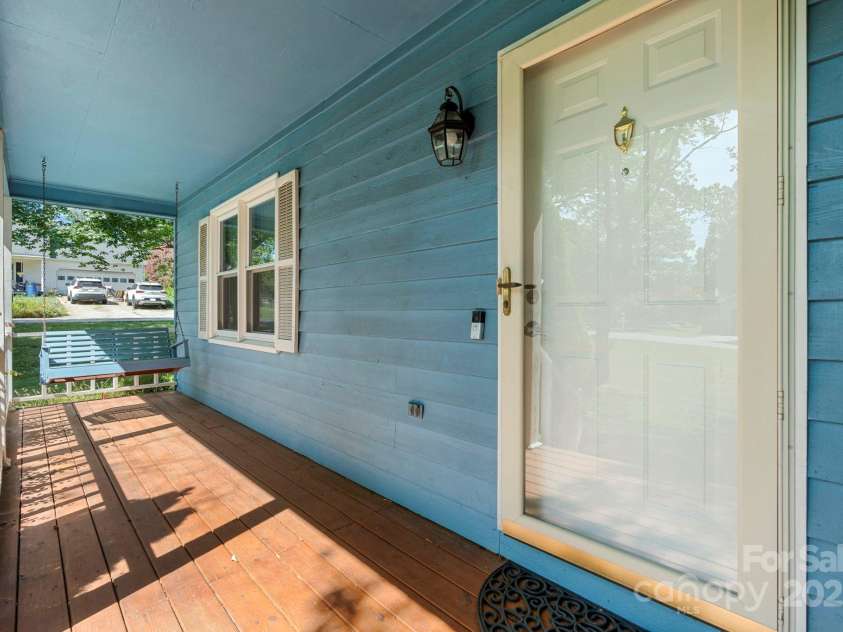 1776 Castlewood Court, Hickory, NC 28602.  MLS# CAR4286898, YatesRealty ID 29221. 