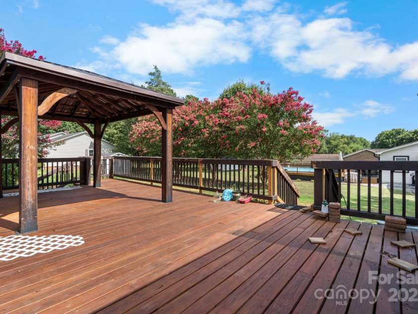 1776 Castlewood Court, Hickory, NC 28602.  MLS# CAR4286898, YatesRealty ID 29221. 