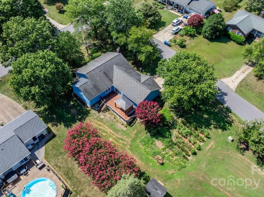 1776 Castlewood Court, Hickory, NC 28602.  MLS# CAR4286898, YatesRealty ID 29221. 