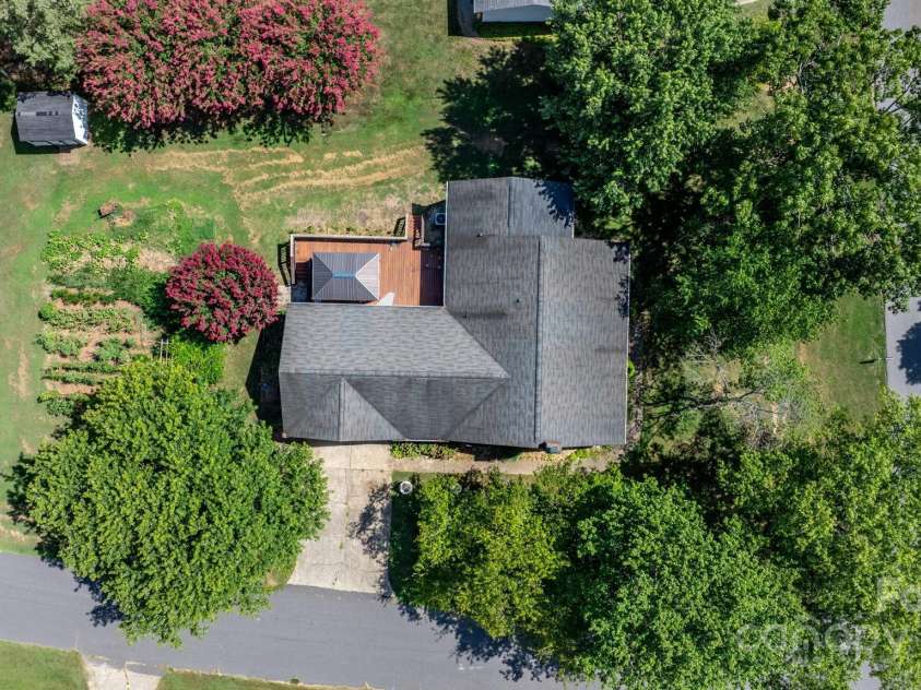 1776 Castlewood Court, Hickory, NC 28602.  MLS# CAR4286898, YatesRealty ID 29221. 