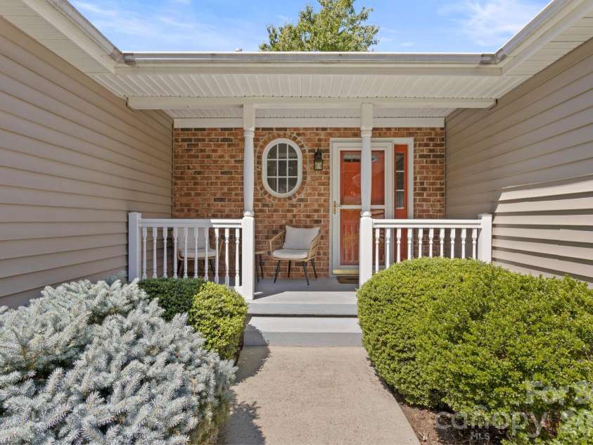 237 Charlestown Drive, Hendersonville, NC 28792.  MLS# CAR4390917, YatesRealty ID 29222. 
