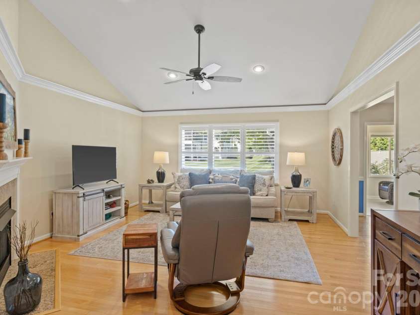 237 Charlestown Drive, Hendersonville, NC 28792.  MLS# CAR4390917, YatesRealty ID 29222. 