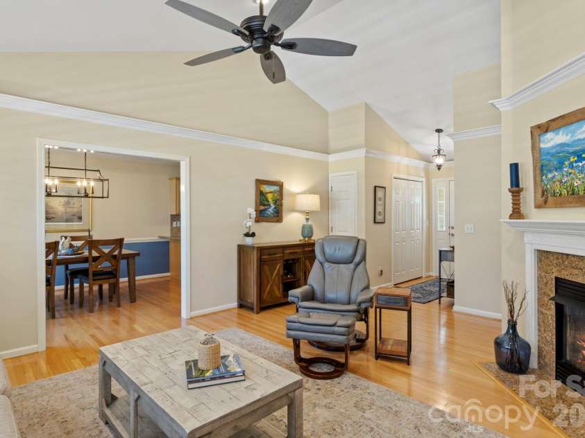 237 Charlestown Drive, Hendersonville, NC 28792.  MLS# CAR4390917, YatesRealty ID 29222. 