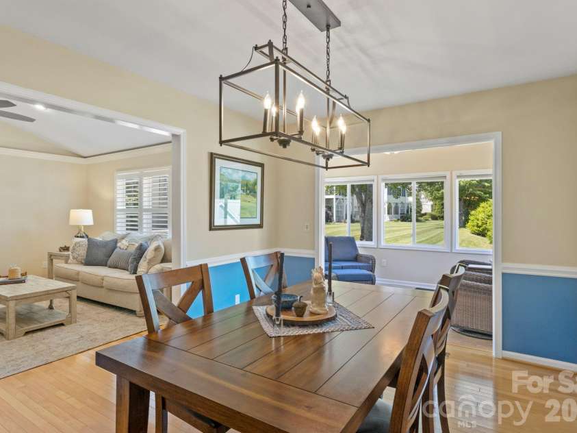 237 Charlestown Drive, Hendersonville, NC 28792.  MLS# CAR4390917, YatesRealty ID 29222. 