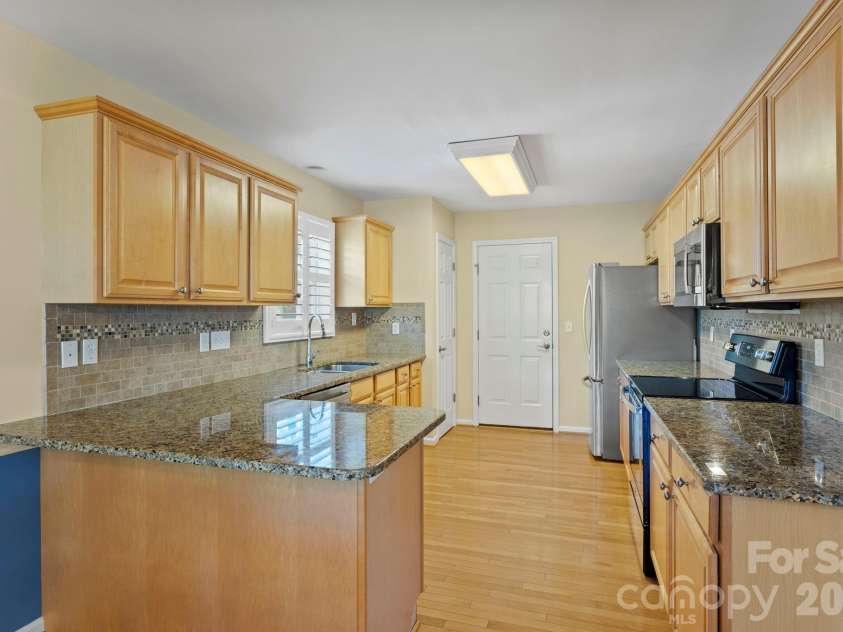 237 Charlestown Drive, Hendersonville, NC 28792.  MLS# CAR4390917, YatesRealty ID 29222. 