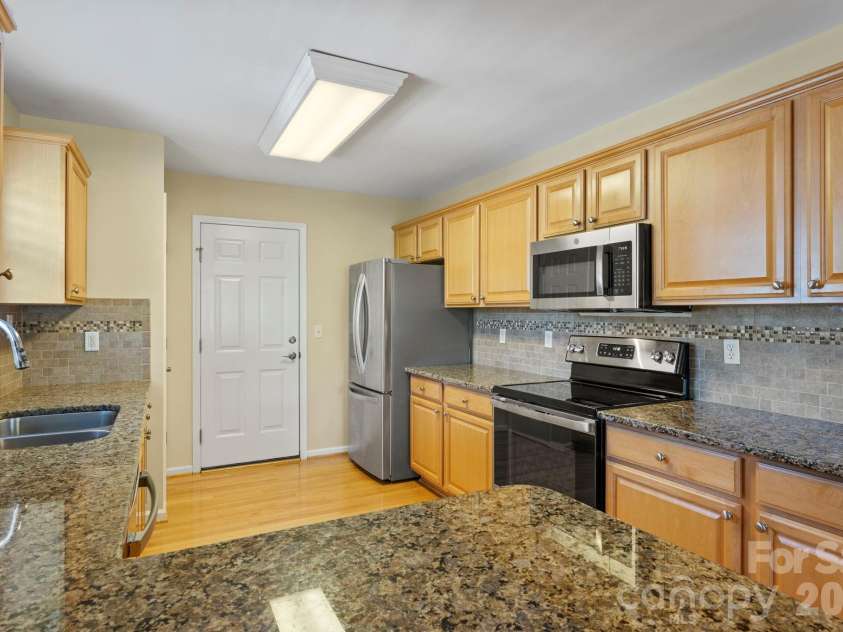 237 Charlestown Drive, Hendersonville, NC 28792.  MLS# CAR4390917, YatesRealty ID 29222. 