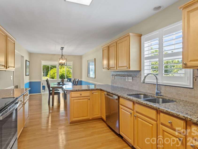 237 Charlestown Drive, Hendersonville, NC 28792.  MLS# CAR4390917, YatesRealty ID 29222. 