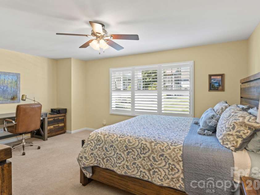 237 Charlestown Drive, Hendersonville, NC 28792.  MLS# CAR4390917, YatesRealty ID 29222. 