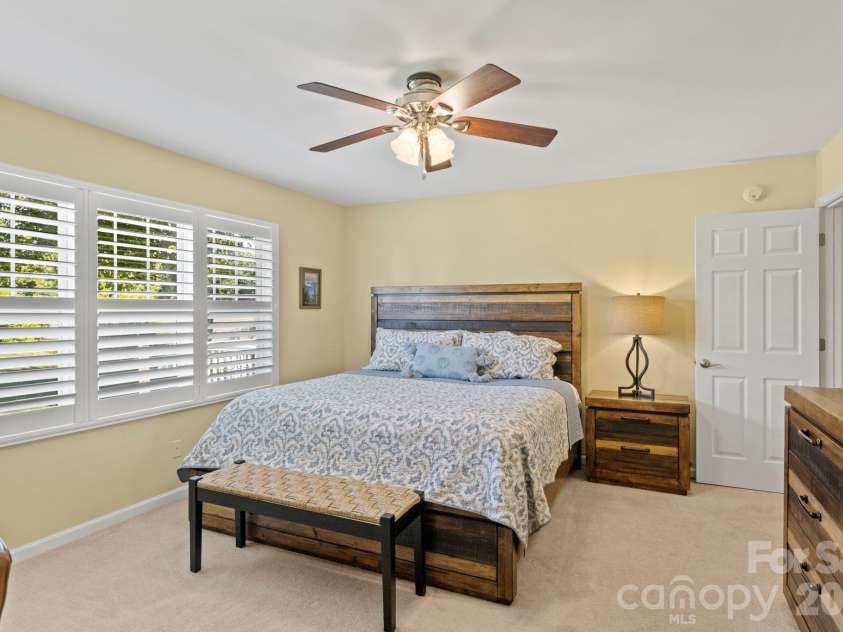 237 Charlestown Drive, Hendersonville, NC 28792.  MLS# CAR4390917, YatesRealty ID 29222. 