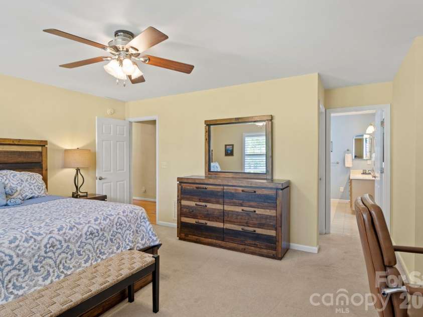 237 Charlestown Drive, Hendersonville, NC 28792.  MLS# CAR4390917, YatesRealty ID 29222. 